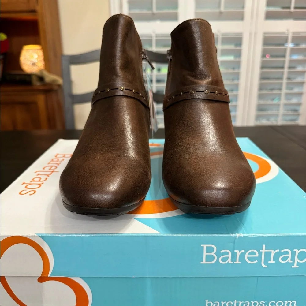 BareTraps Women's Dark Brown Ankle Booties NWT - Picture 5 of 8